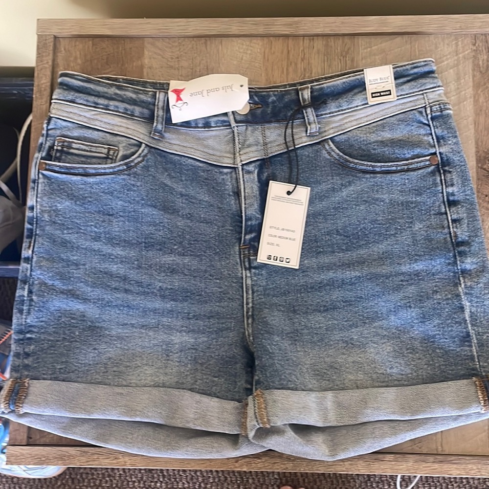Toni two-tone yoke shorts